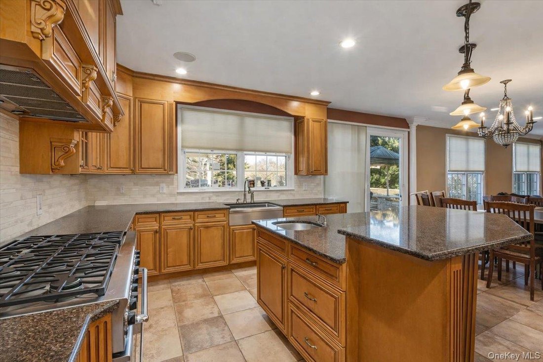 House in Huntington Station, New York, United States 5 - 17527968