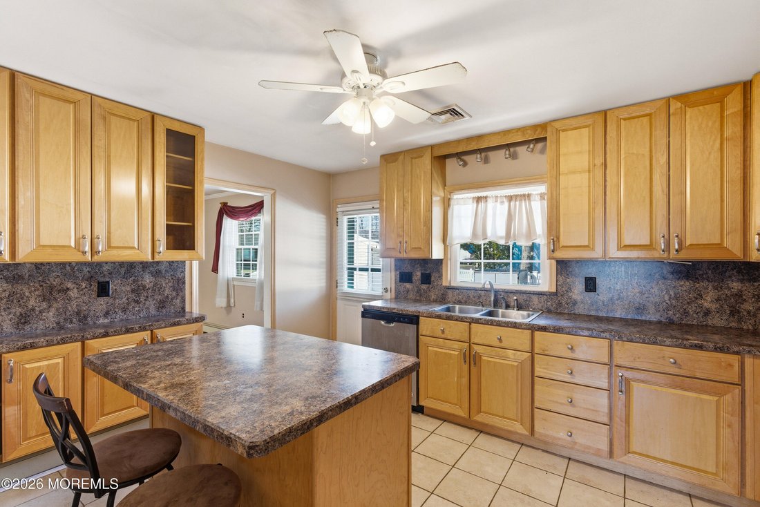 House in Oakhurst, New Jersey, United States 4 - 17321017