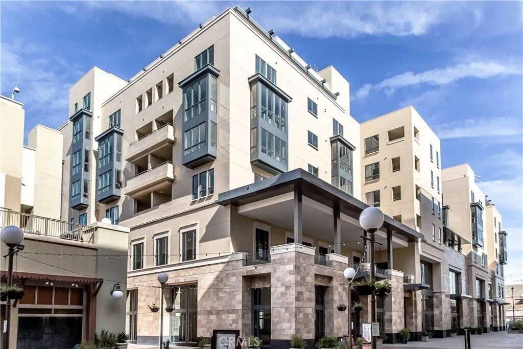 Condo in Altadena, California, United States 3 - 17528453