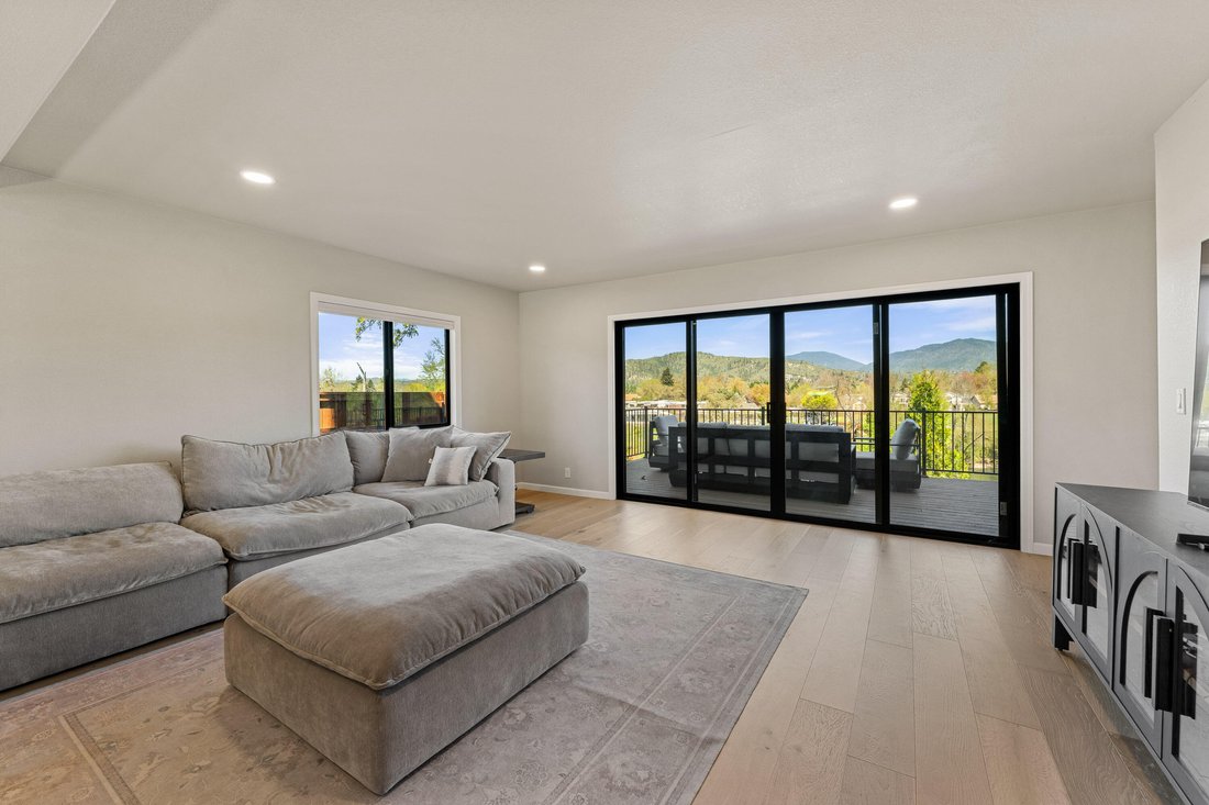 House in Grants Pass, Oregon, United States 5 - 17142332