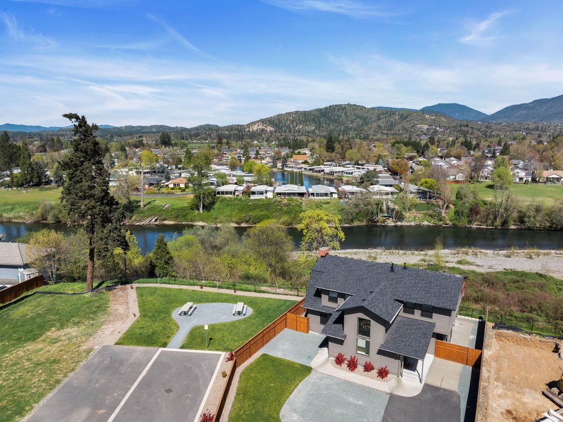 House in Grants Pass, Oregon, United States 3 - 17142332