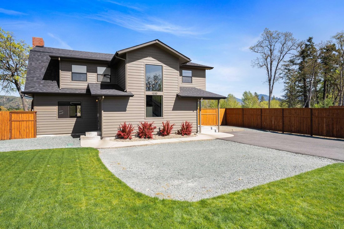 House in Grants Pass, Oregon, United States 1 - 17142332