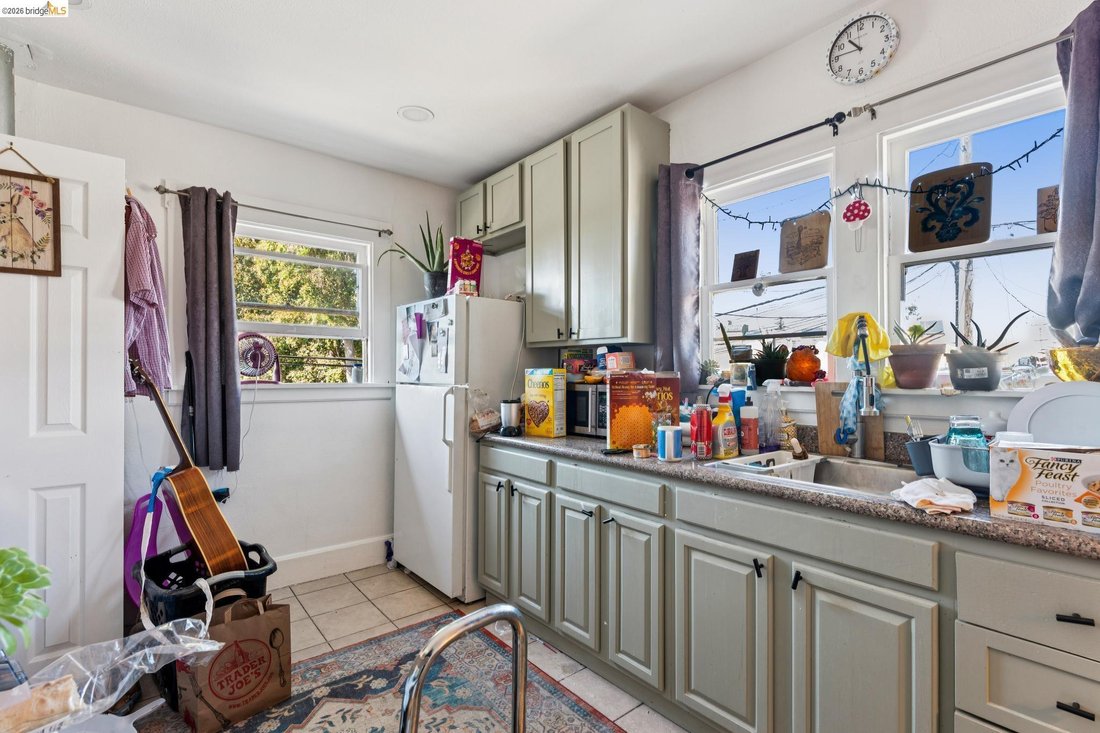Oakland, California, United States 5 - 17527687