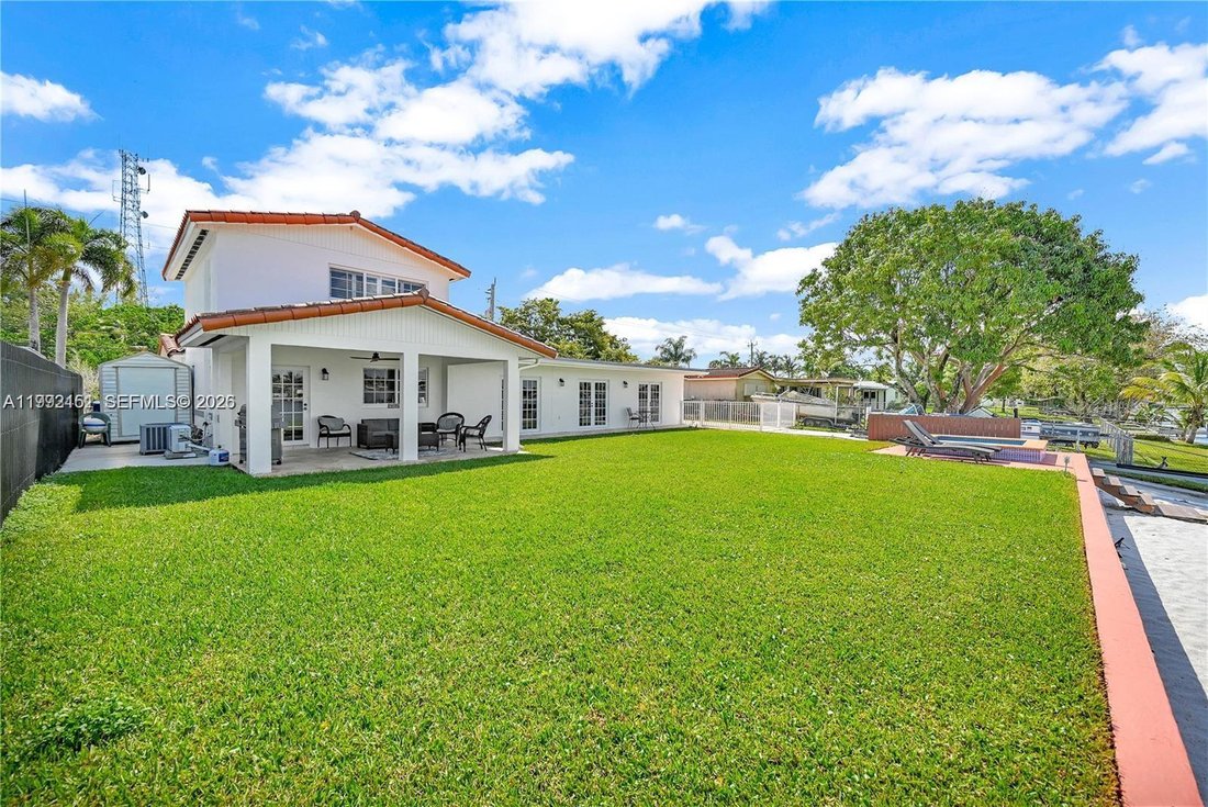 House in Hialeah, Florida, United States 4 - 17528842