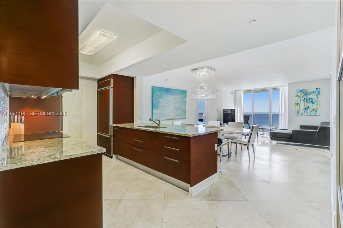 Condo in Hallandale Beach, Florida, United States 3 - 17528816
