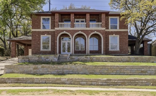 House in Arlington, Texas, United States 1