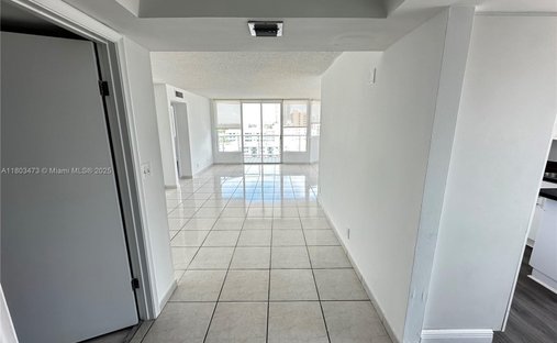 Condo in Miami Beach, Florida, United States 1