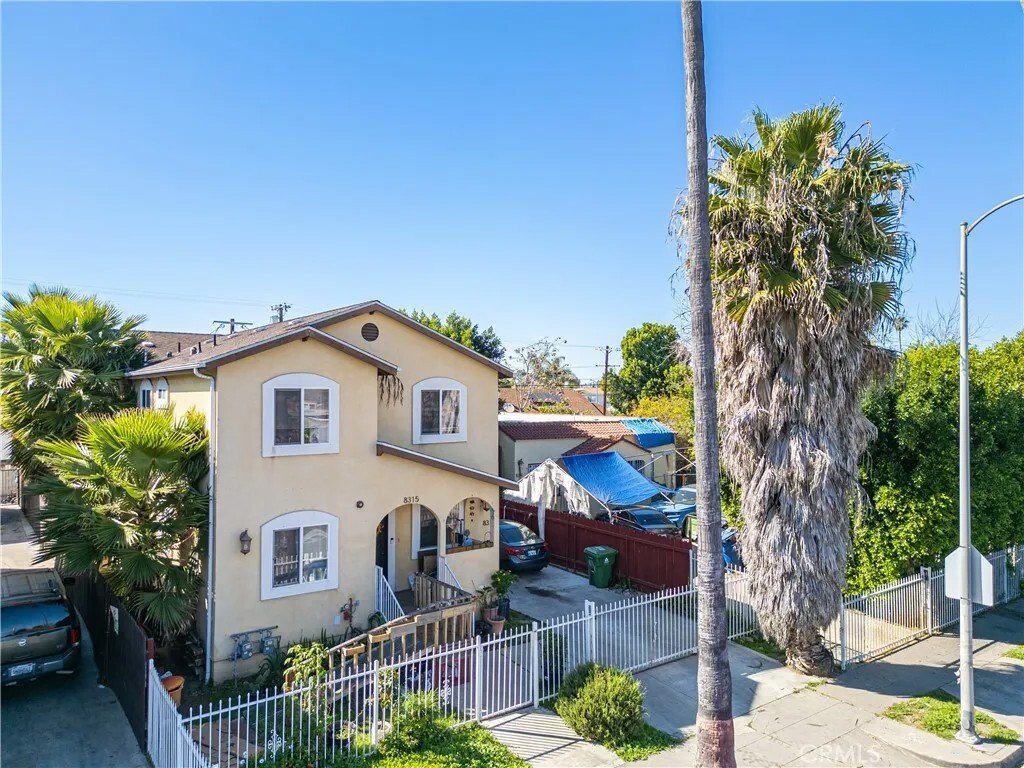 Los Angeles, California, United States 4 - 17528629