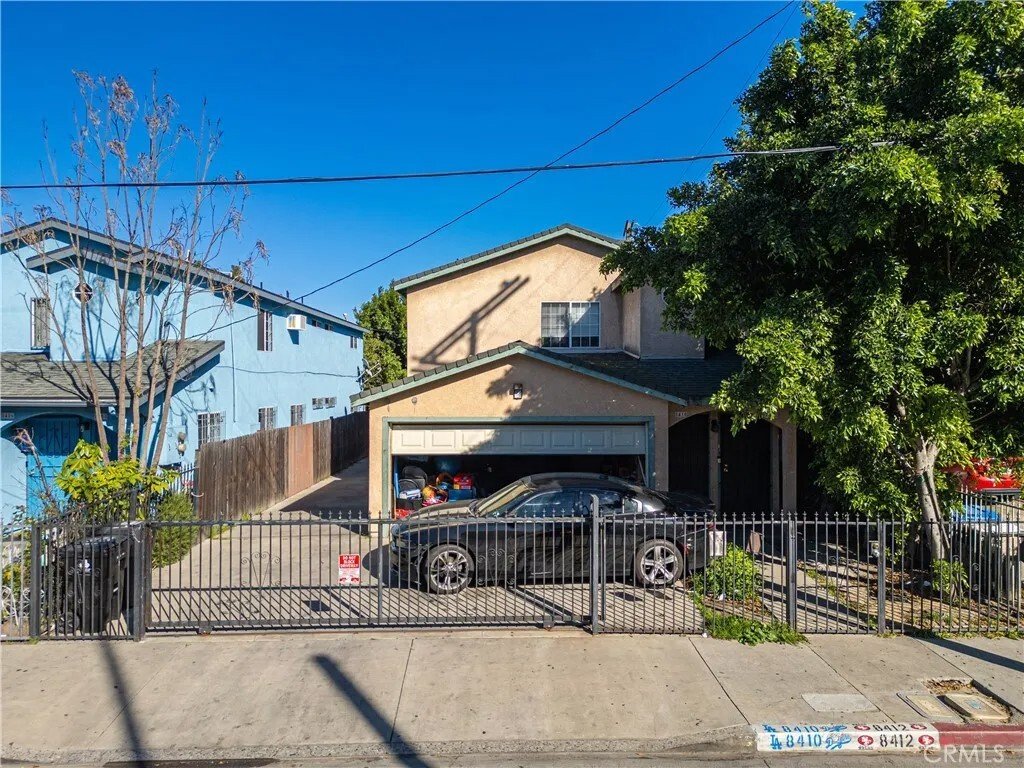 Los Angeles, California, United States 2 - 17528615