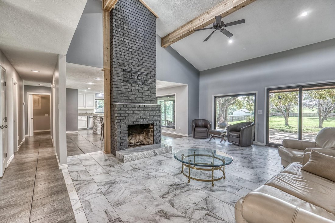 House in Brenham, Texas, United States 5 - 17529707