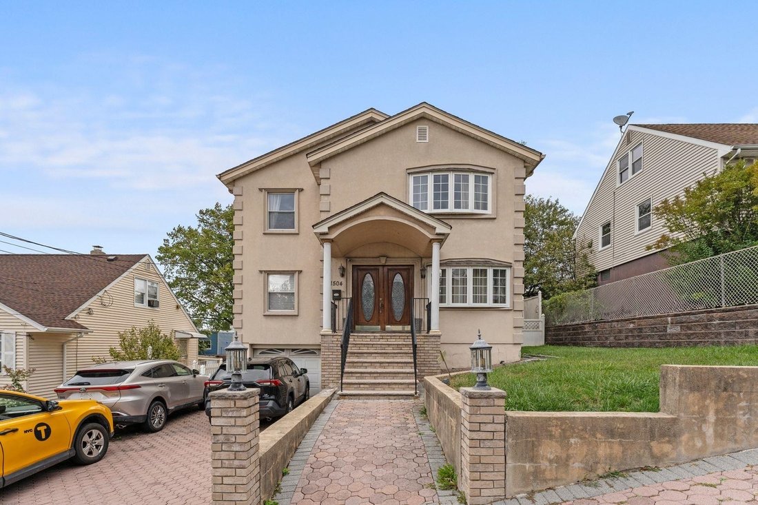 House in North Bergen, New Jersey, United States 1 - 17529910