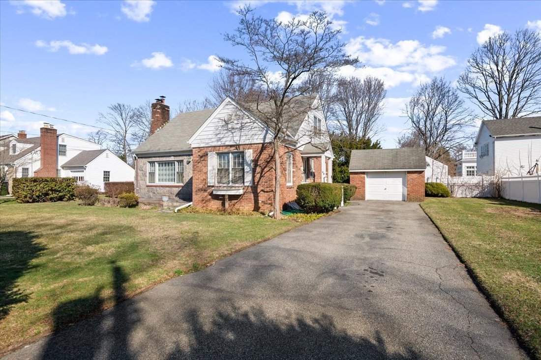 House in Bethpage, New York, United States 2 - 17530255