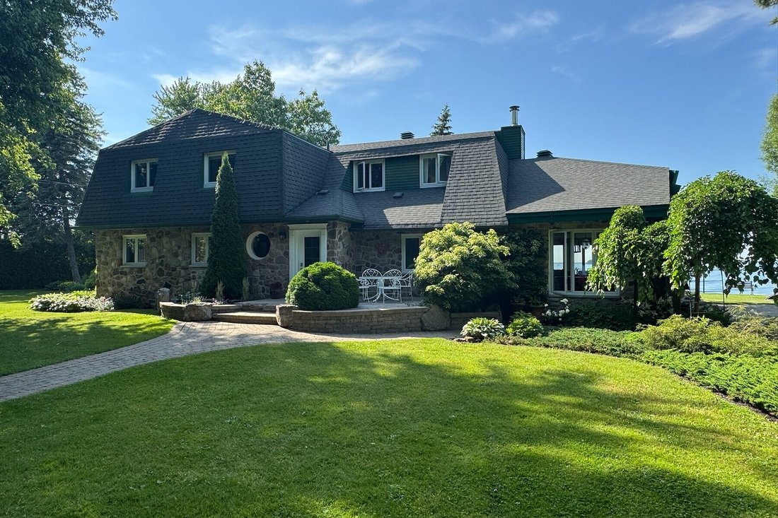 House in Sainte-Barbe, Quebec, Canada 1 - 17352585