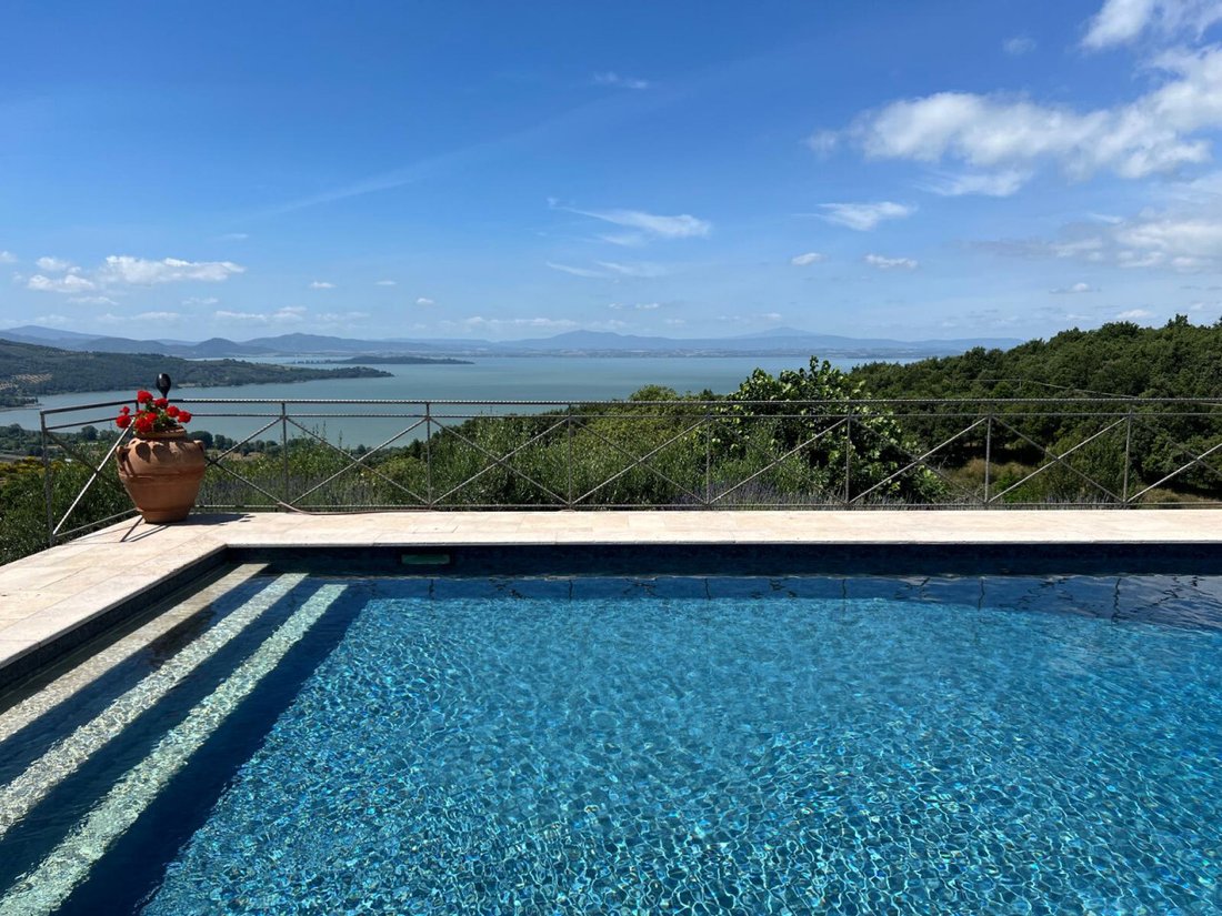 Villa in Passignano sul Trasimeno, Umbria, Italy 1 - 17535124