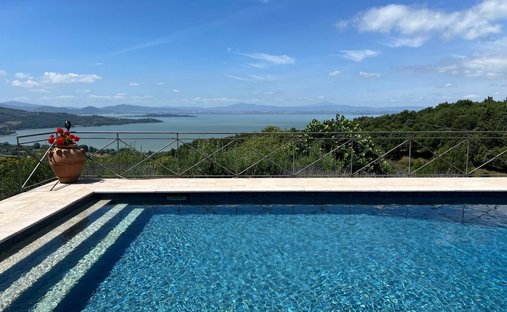 Villa in Passignano sul Trasimeno, Umbria, Italy 1