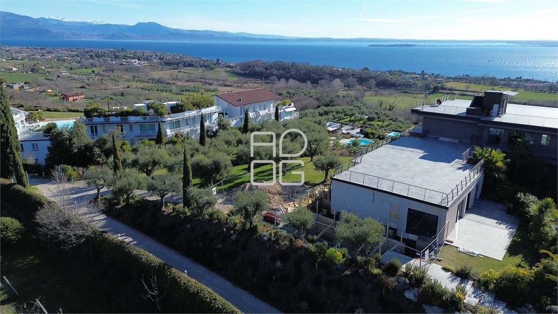 Villa in Hill Zone, Padenghe sul Garda, Lombardy 2 - 16811671