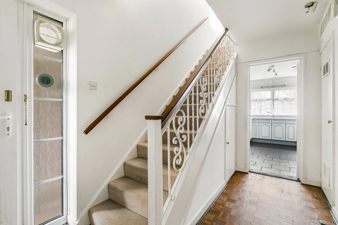 House in Coombe, Royal Borough of Kingston upon Thames, England 2 - 17533476