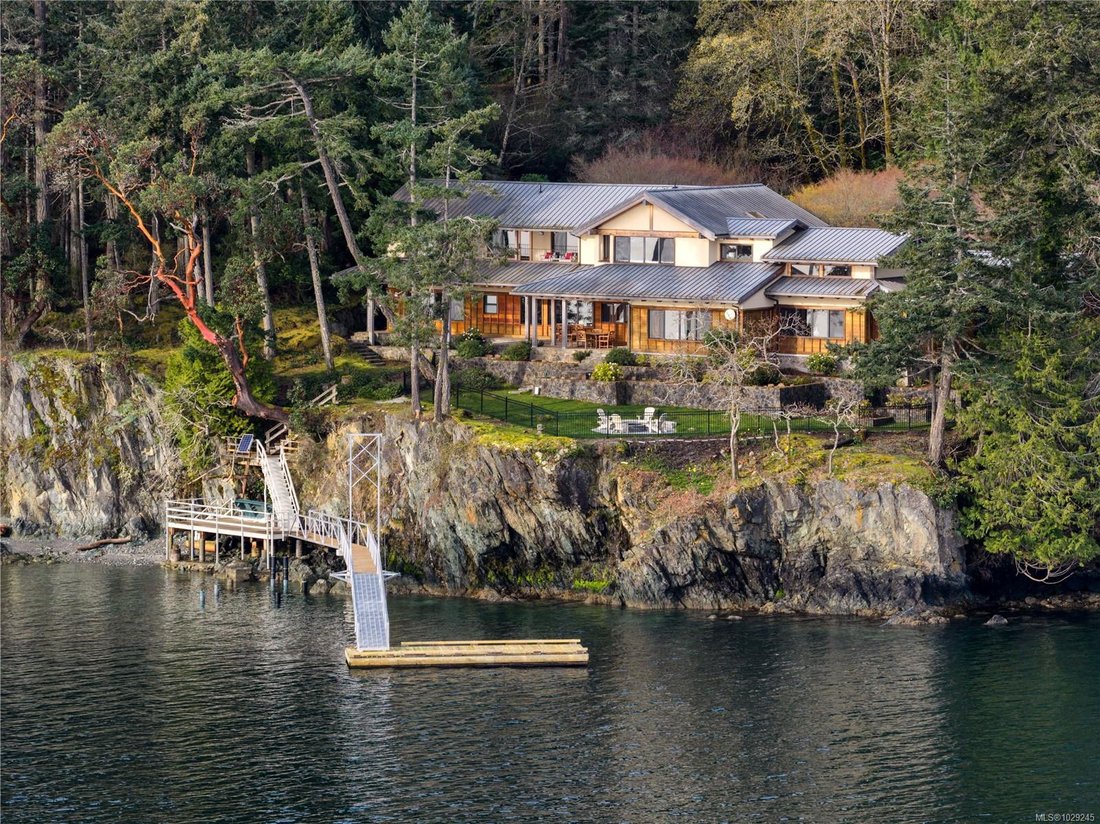 House in Saltspring Island, British Columbia, Canada 5 - 17535099