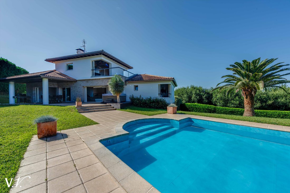 Villa in Mendi-Choko-Karrikatxar-Olhette, Urrugne, France 1 - 17425281