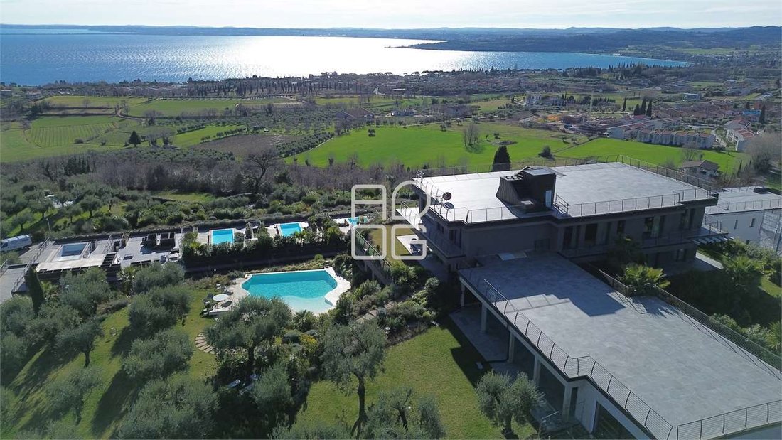 Villa in Hill Zone, Padenghe sul Garda, Lombardy 3 - 16811671
