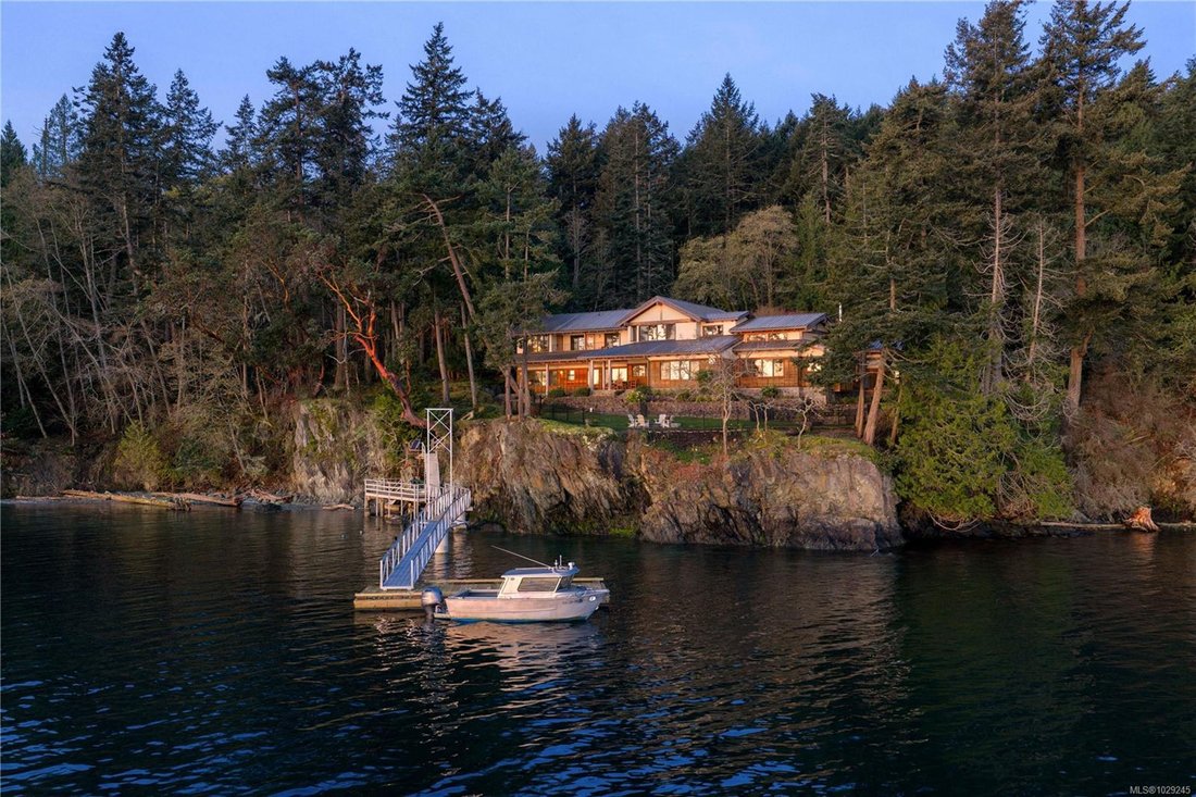 House in Saltspring Island, British Columbia, Canada 1 - 17535099