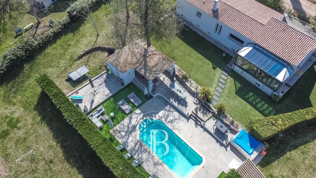 Villa in Bagnols-en-Forêt, Provence-Alpes-Côte d'Azur, France 2 - 17534922