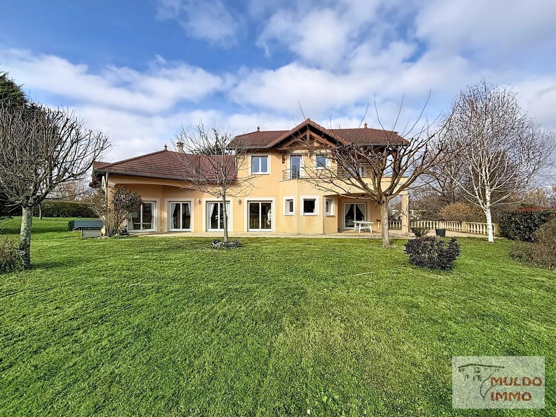 Villa in Corbelin, Auvergne-Rhône-Alpes, France 1 - 17533388