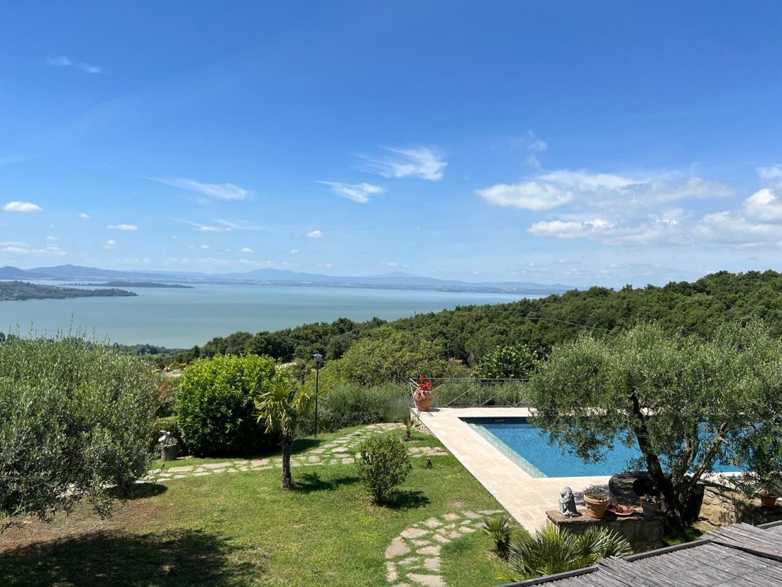 Villa in Passignano sul Trasimeno, Umbria, Italy 3 - 17535124