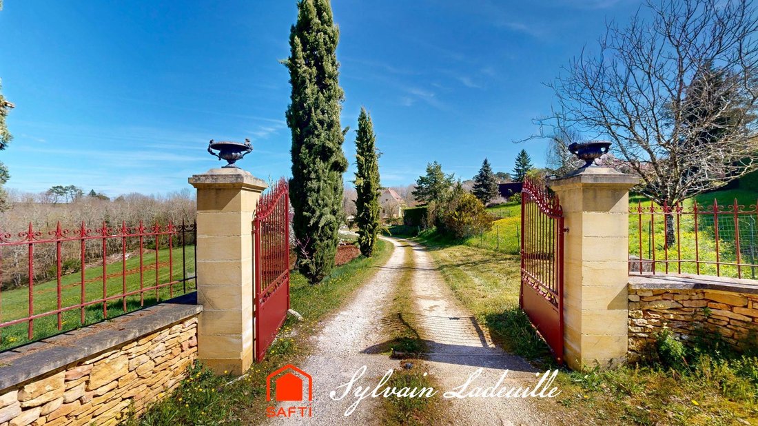 House in Meyrals, Nouvelle-Aquitaine, France 1 - 17532974