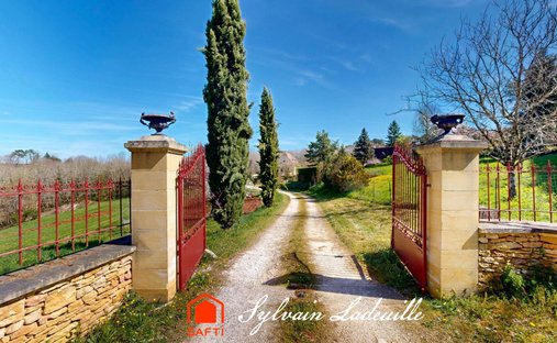 House in Meyrals, Nouvelle-Aquitaine, France 1