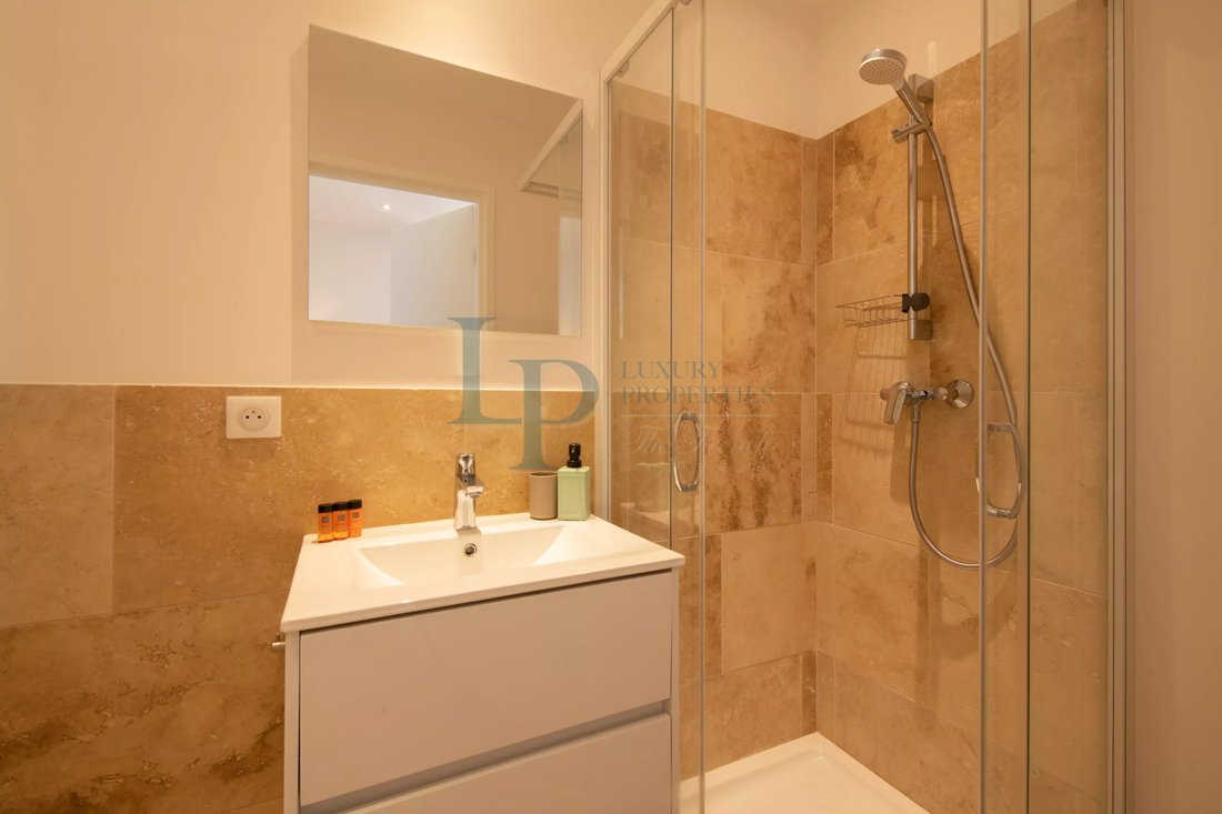 Estate in Ville-Les Saquedes-Le Bouillonnet, Sainte-Maxime, France 5 - 17530679