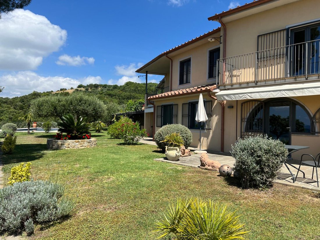 Villa in Passignano sul Trasimeno, Umbria, Italy 5 - 17535124