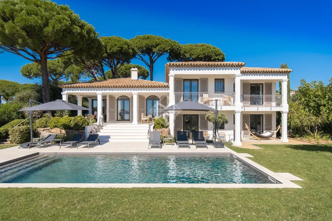 Villa in La Croix-Valmer, Provence-Alpes-Côte d'Azur, France 1 - 17532180