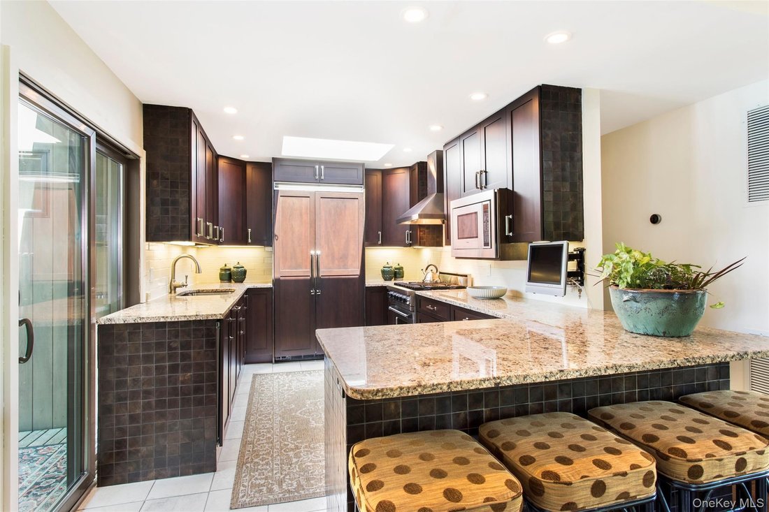 House in Yaphank, New York, United States 5 - 17531094