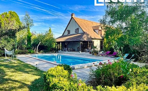 Villa in Centre Ville, Blois, France 1