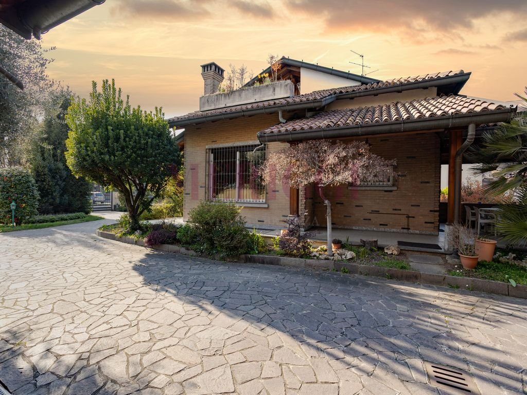 Villa in Center, Seregno, Lombardy 3 - 17530804