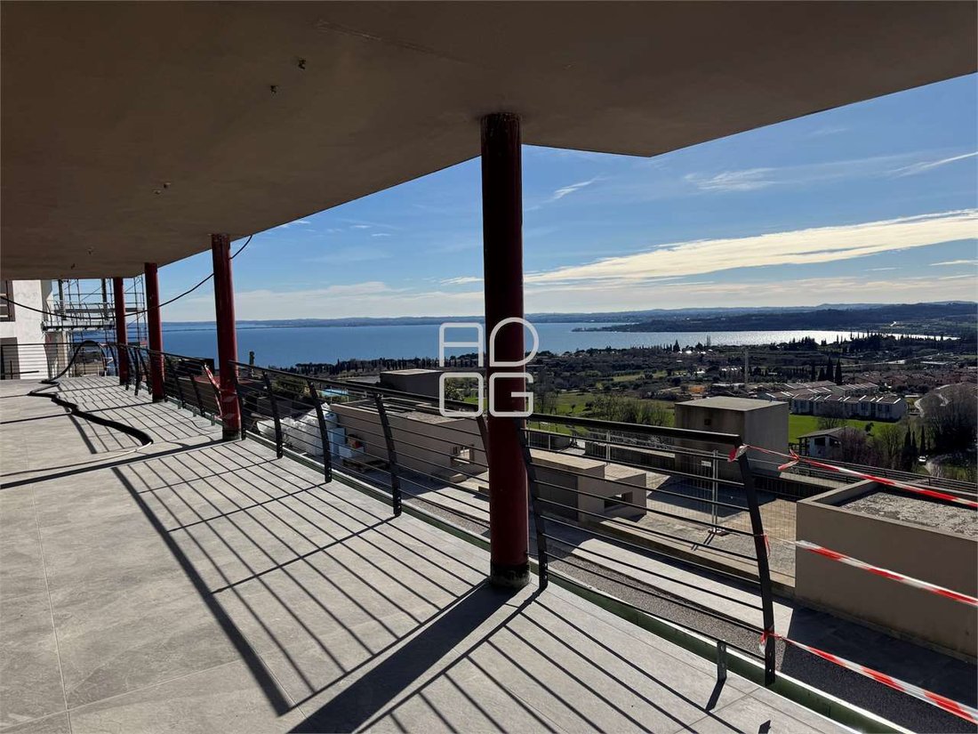 Apartment in Hill Zone, Padenghe sul Garda, Lombardy 4 - 16811687