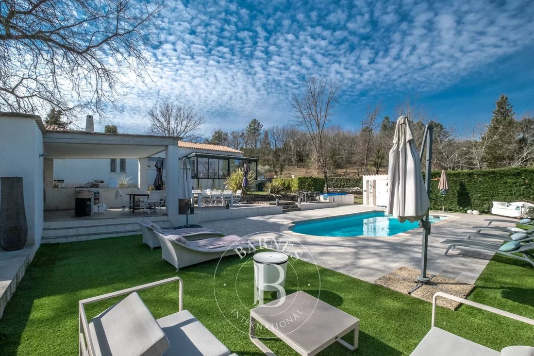 Villa in Bagnols-en-Forêt, Provence-Alpes-Côte d'Azur, France 4 - 17534922