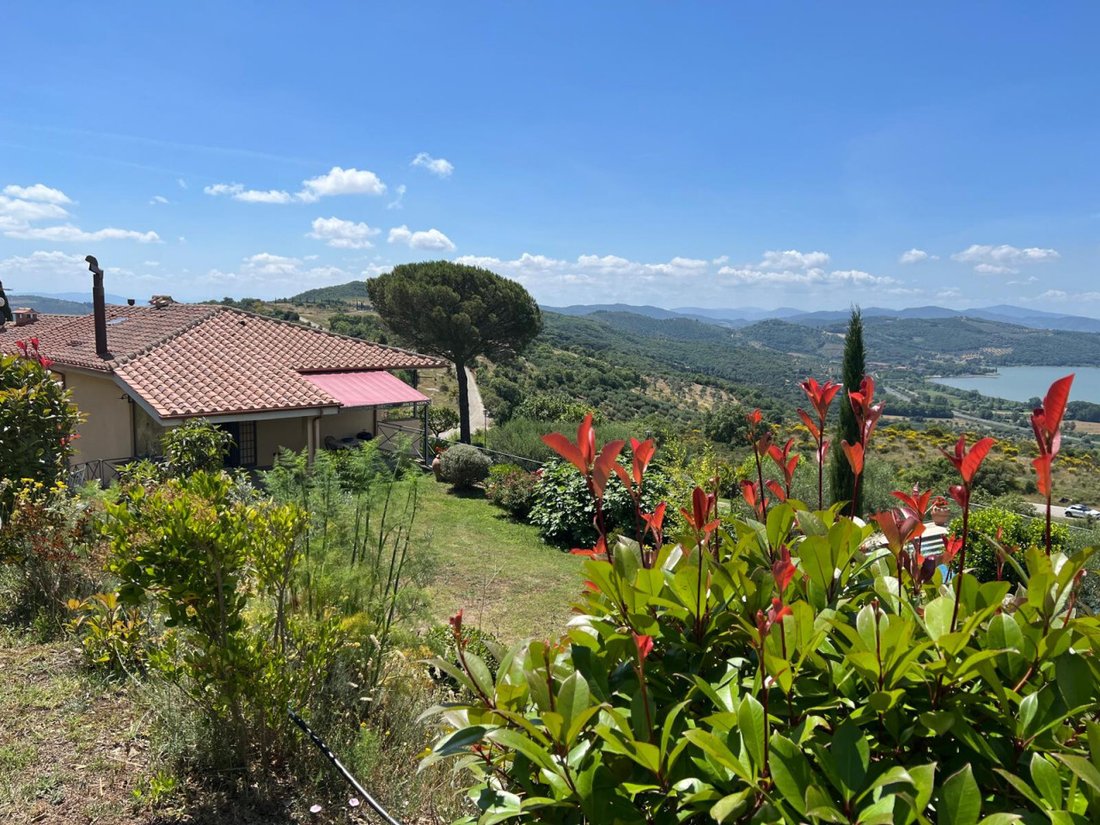 Villa in Passignano sul Trasimeno, Umbria, Italy 4 - 17535124