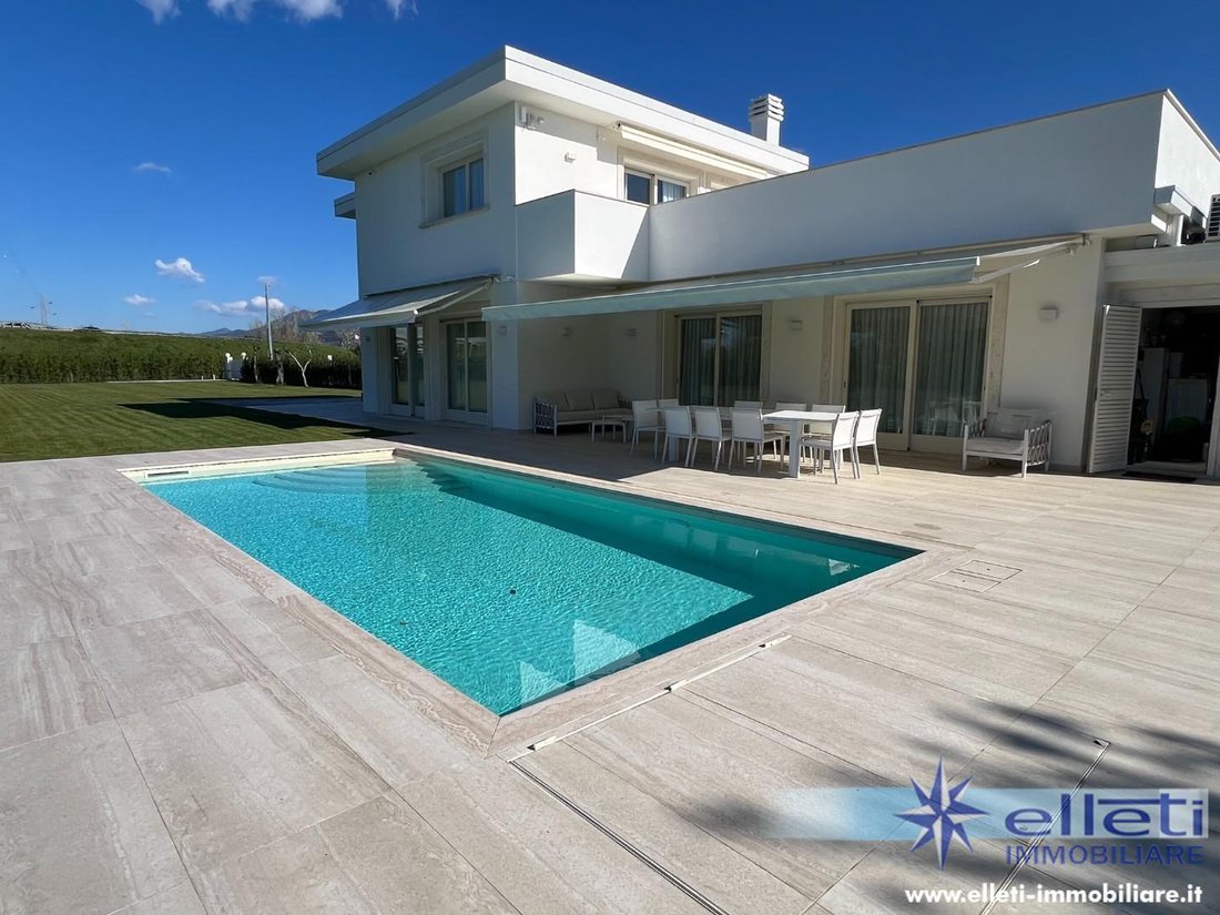 Villa in Pietrasanta, Tuscany, Italy 4 - 15183525