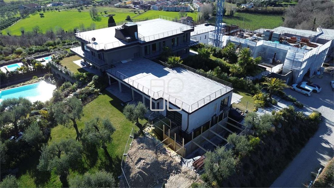 Villa in Hill Zone, Padenghe sul Garda, Lombardy 4 - 16811671