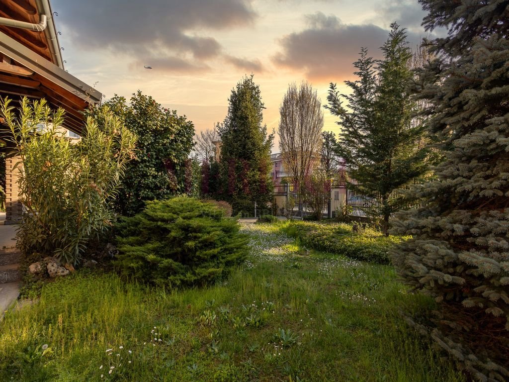 Villa in Center, Seregno, Lombardy 2 - 17530804