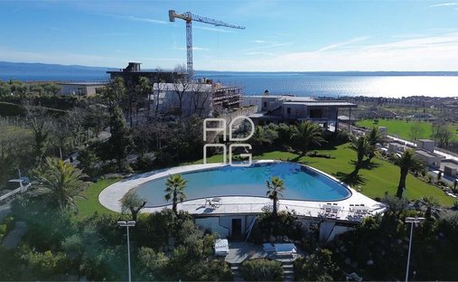 Villa in Hill Zone, Padenghe sul Garda, Lombardy 1
