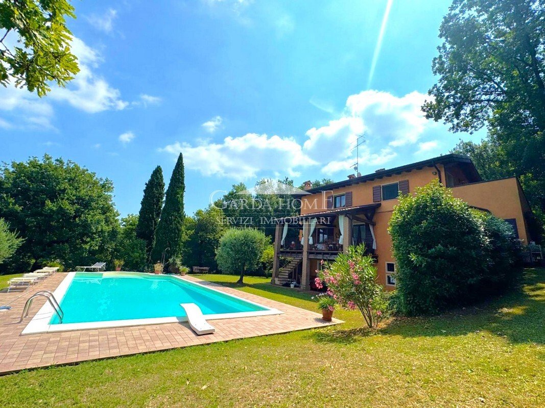 Villa in Desenzano Centro, Desenzano del Garda, Lombardy 2 - 17535120