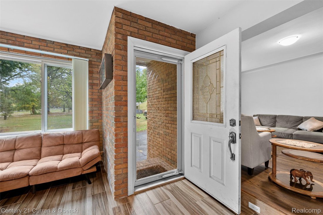 House in Livonia, Michigan, United States 3 - 17532094