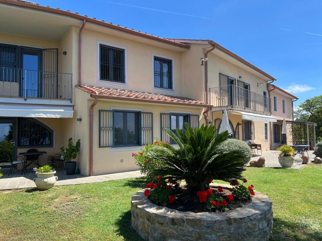 Villa in Passignano sul Trasimeno, Umbria, Italy 2 - 17535124