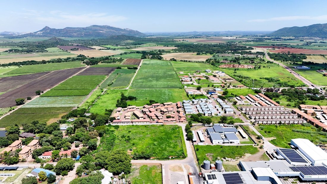 Farm Ranch in Johannesburg, Gauteng, South Africa 2 - 17530636