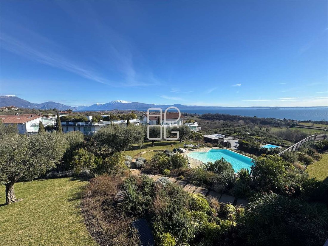 Villa in Hill Zone, Padenghe sul Garda, Lombardy 5 - 16811671