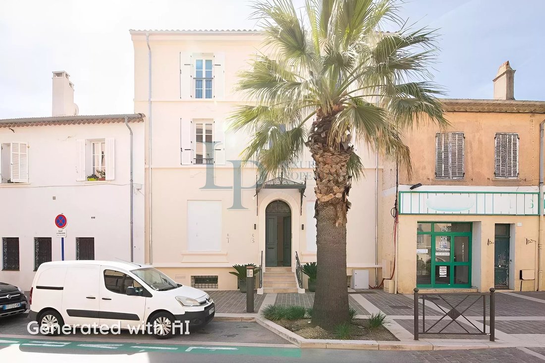 Estate in Ville-Les Saquedes-Le Bouillonnet, Sainte-Maxime, France 1 - 17530679