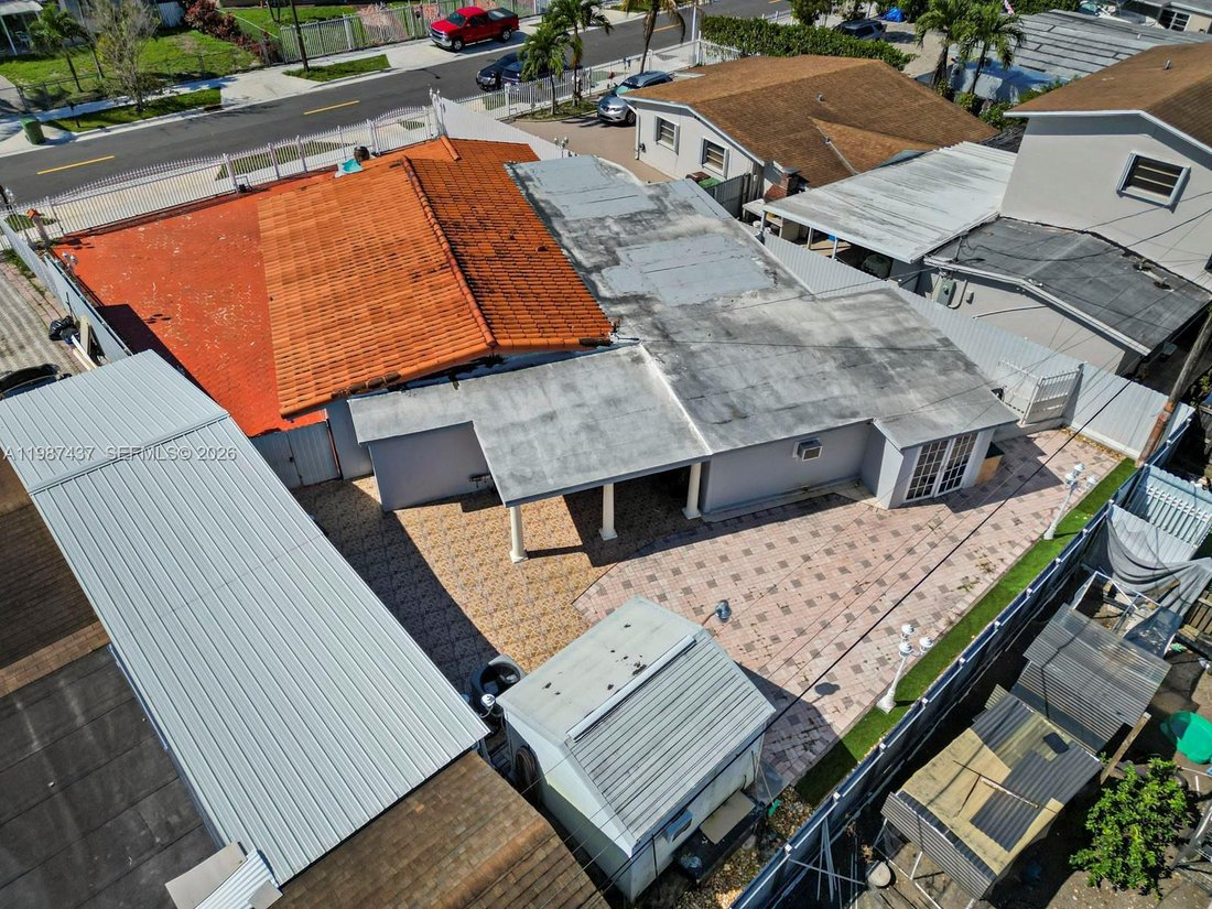 House in Hialeah, Florida, United States 4 - 17531137